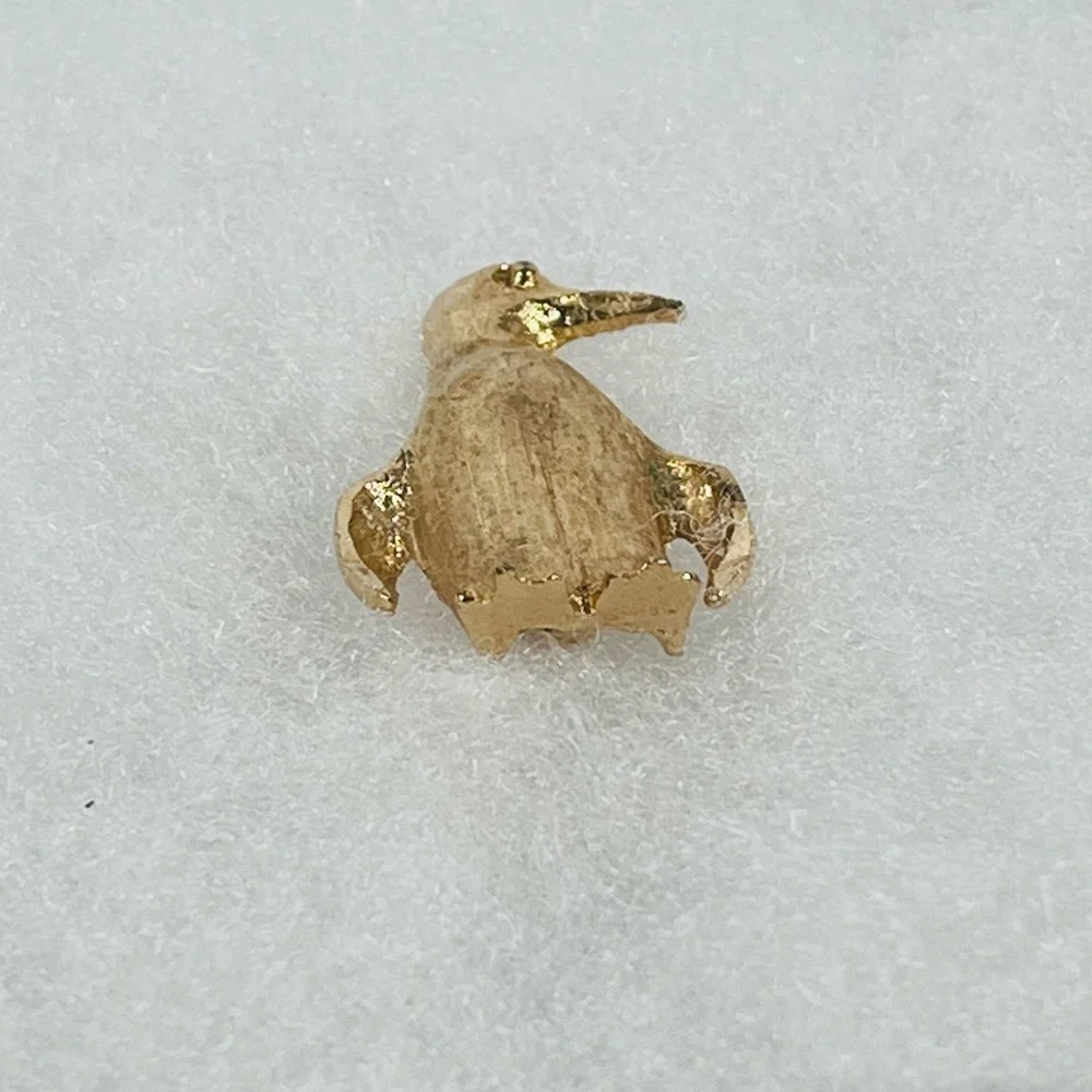 Penguin Brooch - Picture 2 of 9